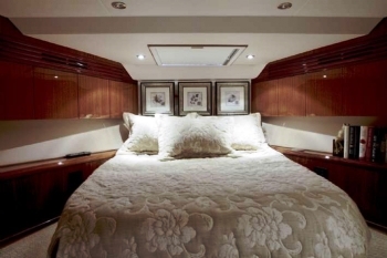 NICKS TRAVELIN MAN 4 -  Queen Cabin