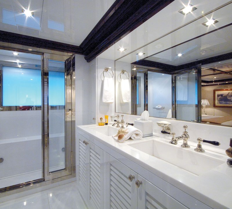 OXYGEN -  Master Bathroom 2
