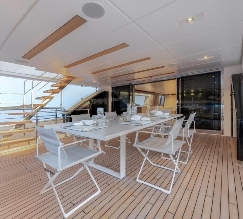Opendeck Dining Area