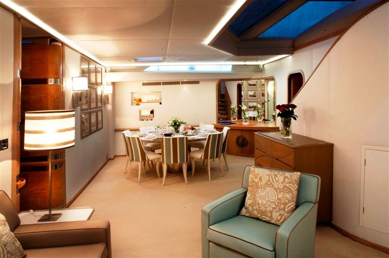 PHILANDERER -  Dining Area