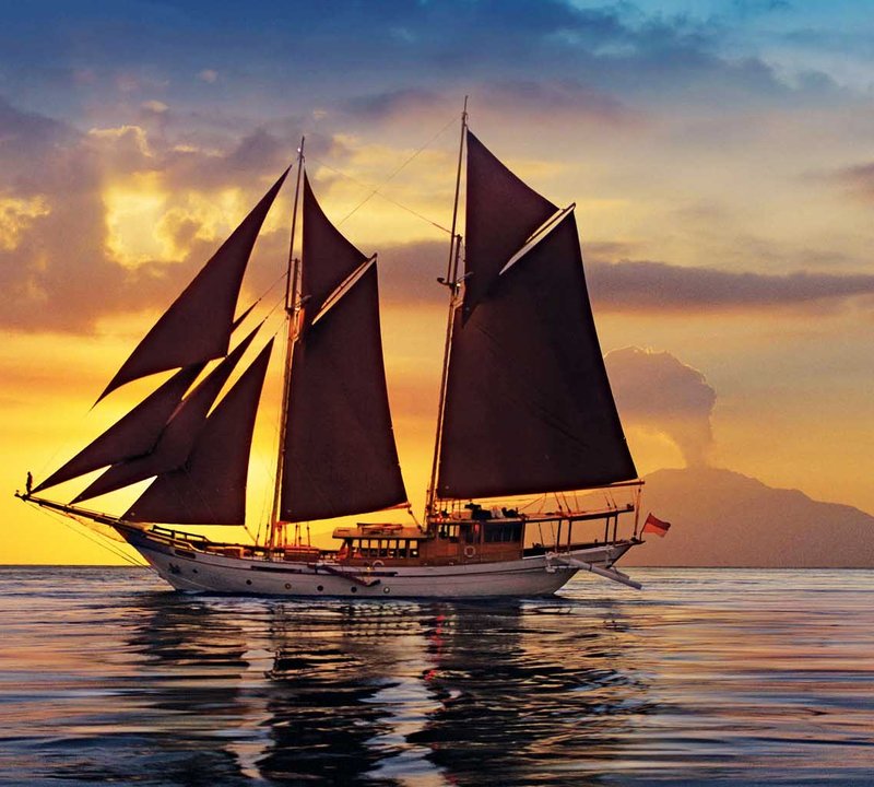 Perfect Yacht To Enjoy Cocktails At Sunset