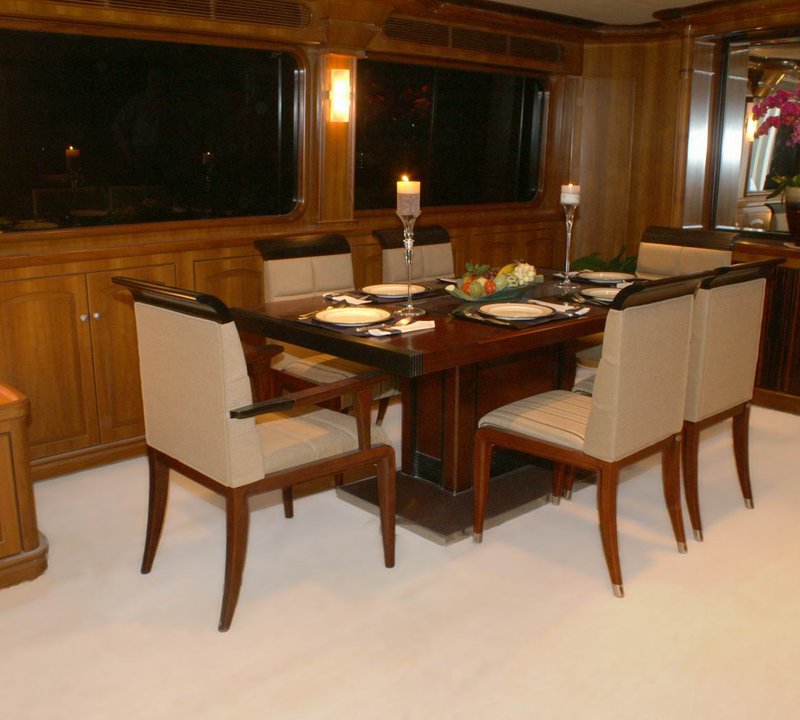President 107 Yacht - Dining