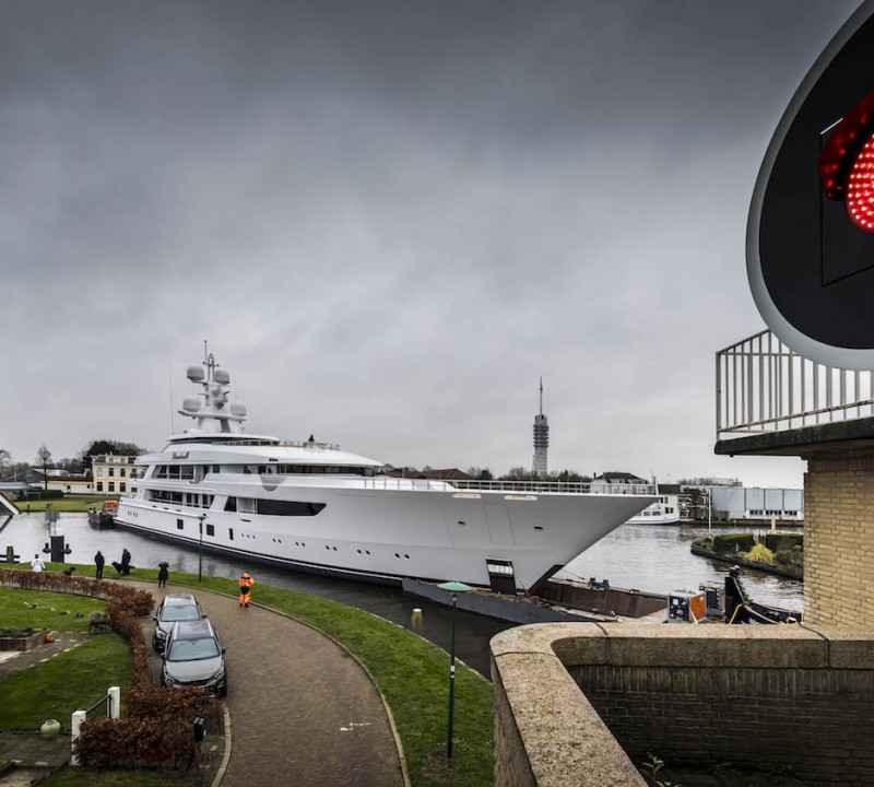 Project 707 Superyacht BROADWALK