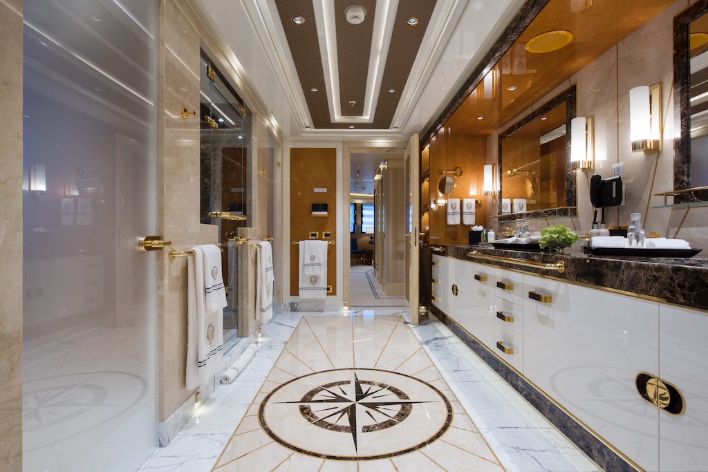 QUEEN MIRI - The Master Cabin Ensuite