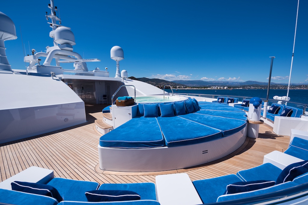 QUEEN MIRI - The Suning Deck