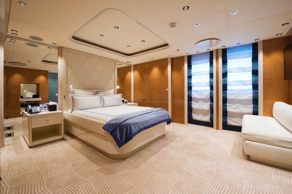 QUEEN MIRI - The VIP Cabin