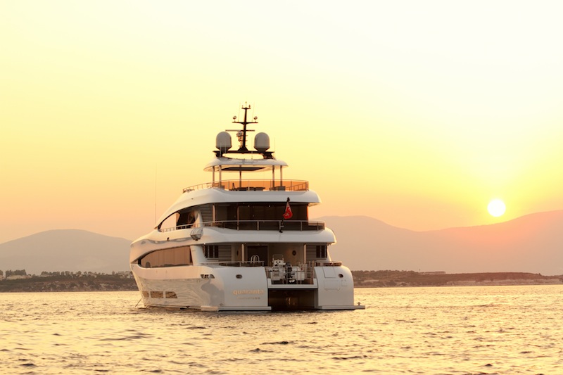Quaranta catamaran motor yacht stern