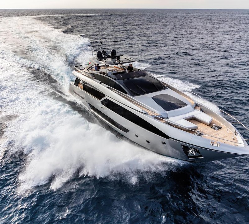 Riva 90 Argo Exteriors