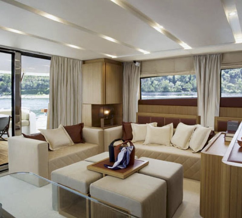 SALOON