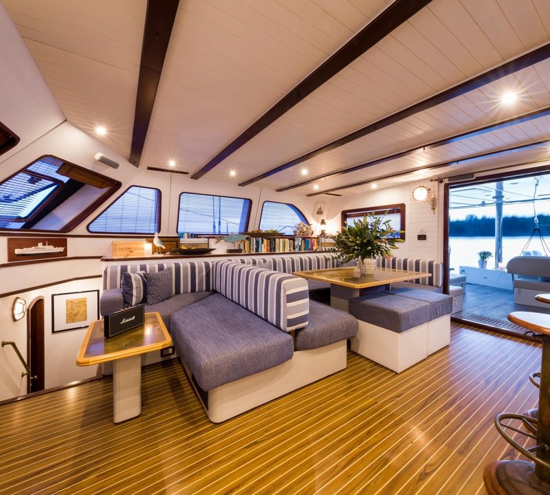 Salon looking aft