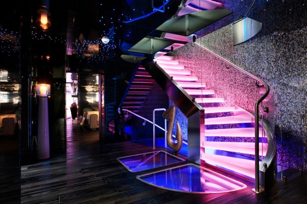 SEA FORCE ONE - Stairway