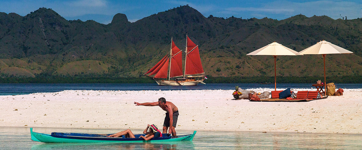SI DATU BUA Guests Enjoy The Beach
