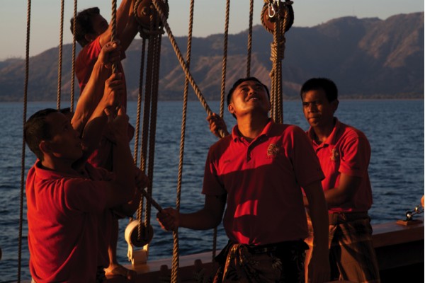 SI DATU BUA Crew Working Together