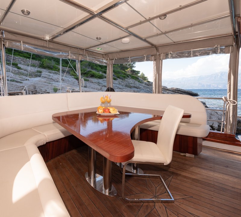 Main deck aft
