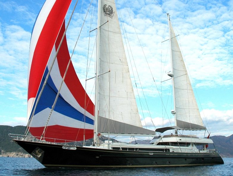 SUHEYLA SULTAN - Sailing with Spinaker
