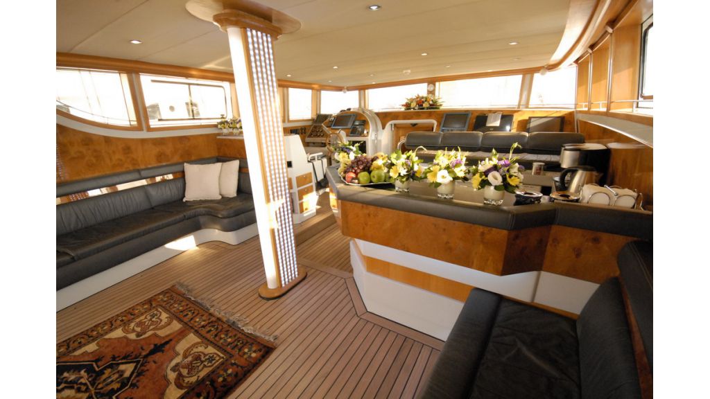 SUHEYLA SULTAN Deck With Bar