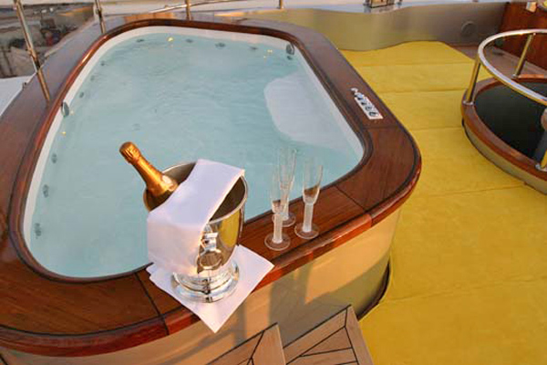 SY ANDROMEDA LA DEA - Upper deck Jacuzzi