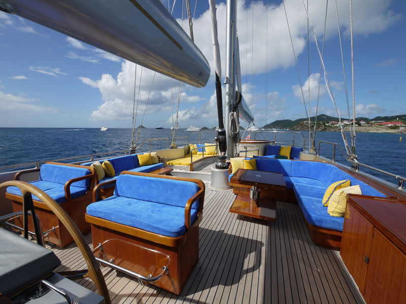 SY ANDROMEDA LA DEA - Upper deck
