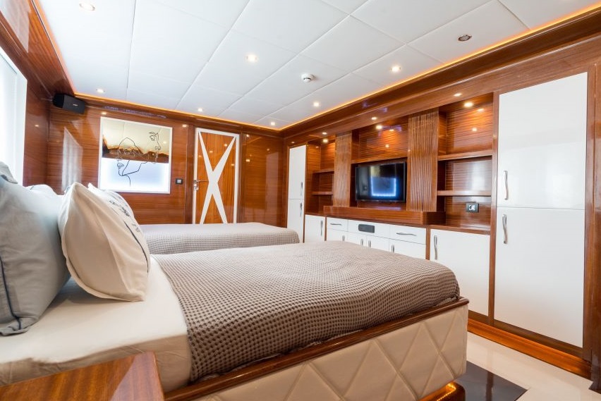 Twin suite