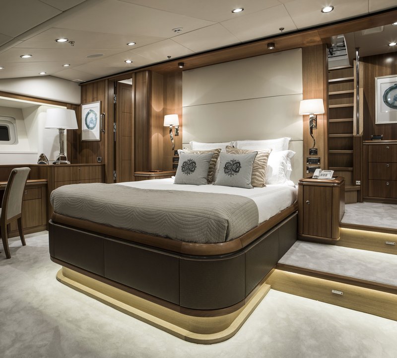 SY TWILIGHT - Master stateroom