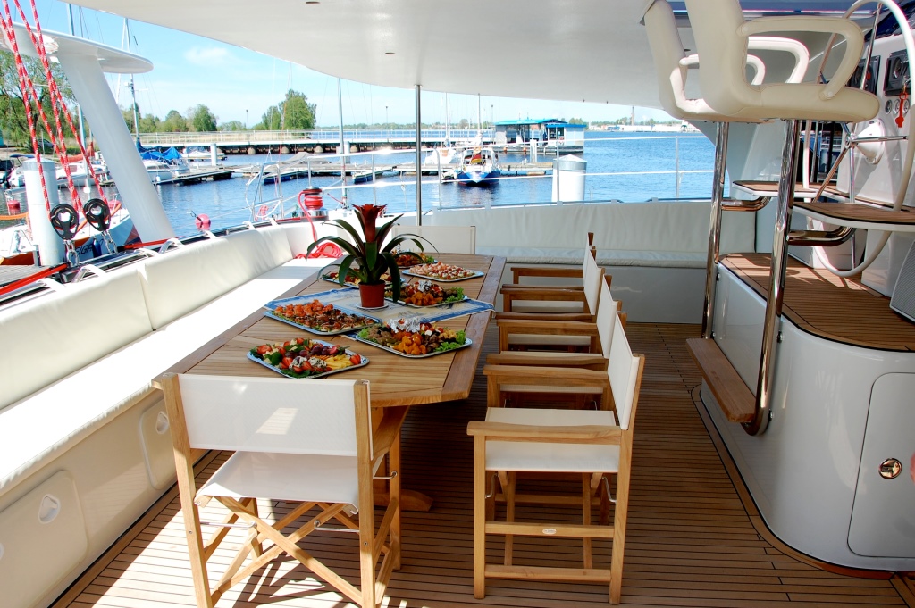 SY WILD CAT - Alfresco dining