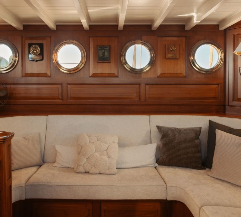 Saloon Seating