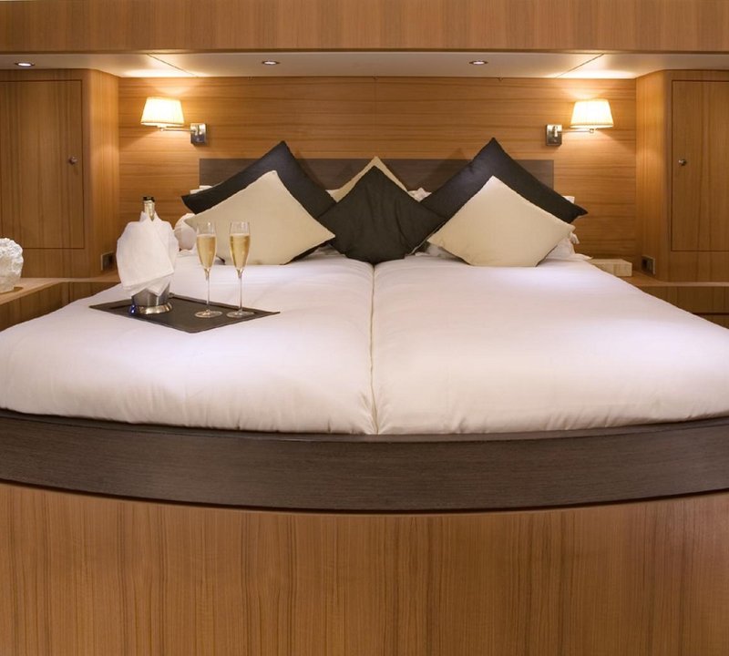 Double-cabin