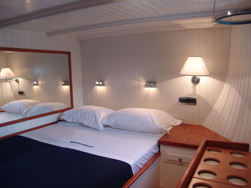 Sail Yacht MONTECRISTO -  Double Cabin