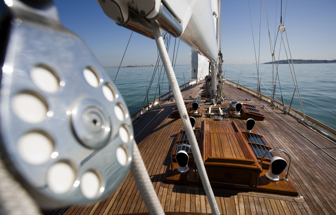 Sail yacht COPIHUE -  On deck