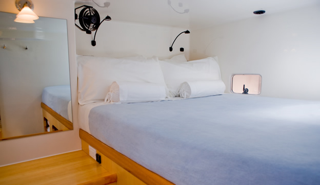 Sailing Catamaran Zenyatta - Master Bed