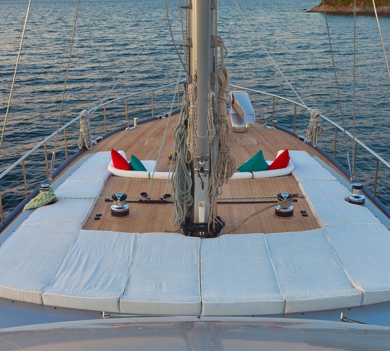 Sailing yacht Merlin -  Sunpads