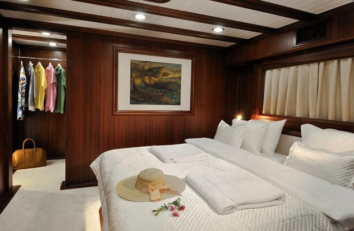 Sailing yacht REGINA - VIP master cabin