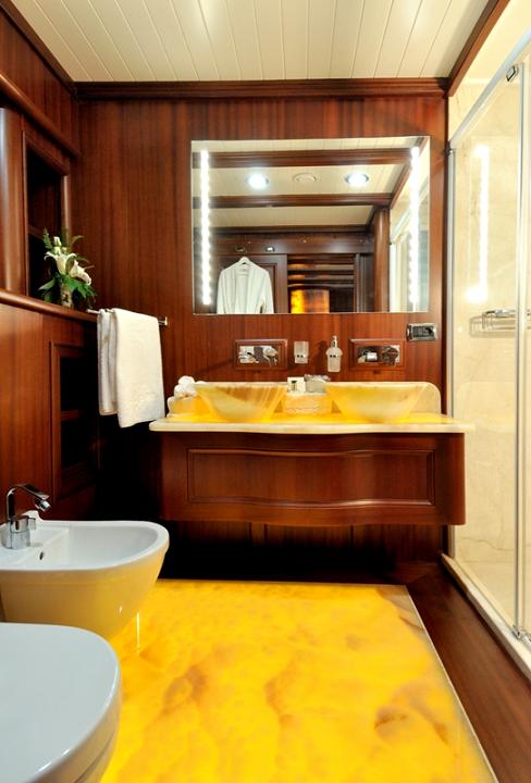 Sailing yacht REGINA - guest bathroom-2