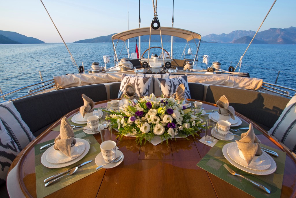 Sailing yacht SAVARONA - Alfresco dining