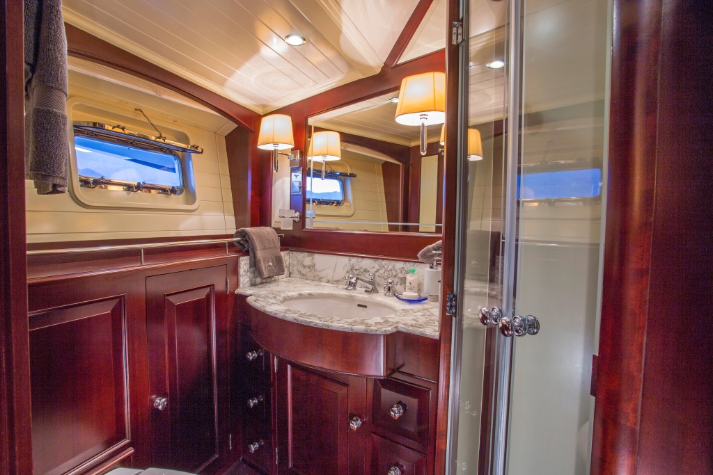 Sailing yacht SAVARONA - Ensuite