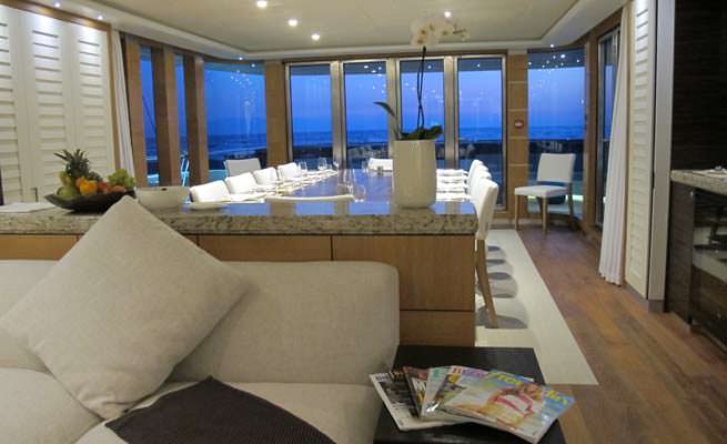 Salon Dining