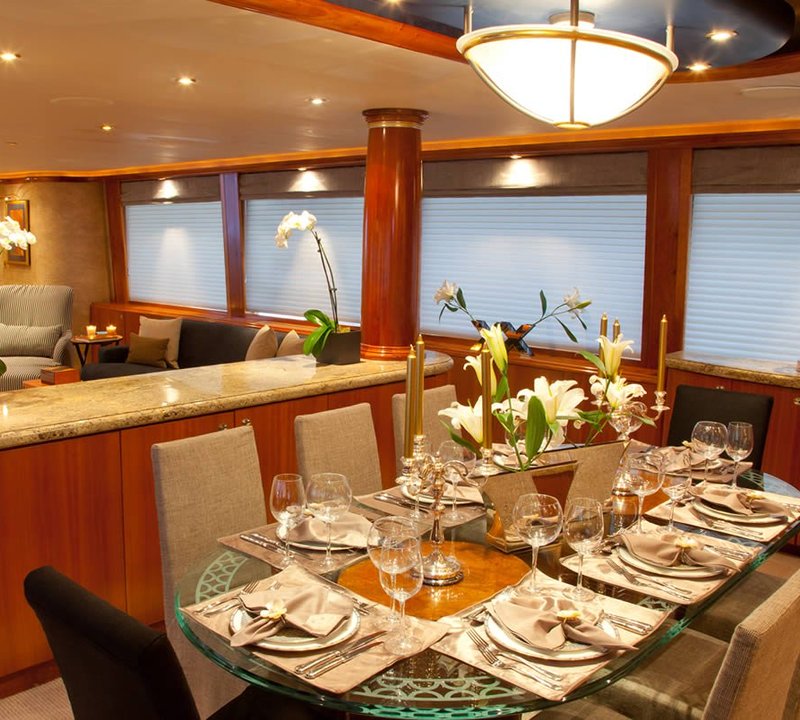 Salon Dining