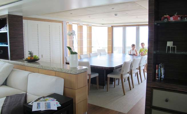Salon Dining