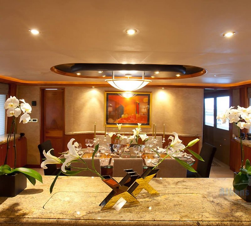 Salon Dining