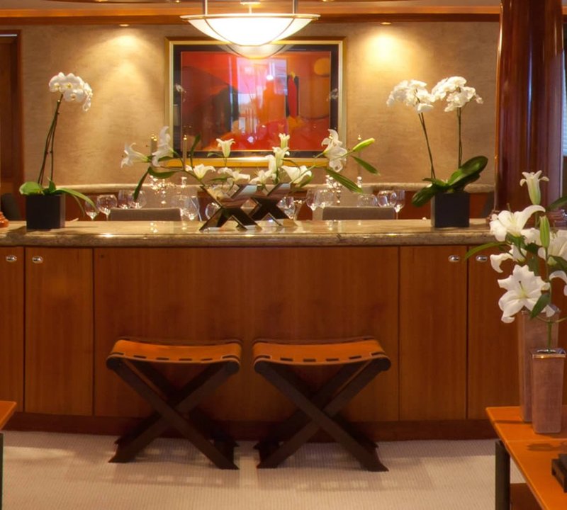 Salon Dining