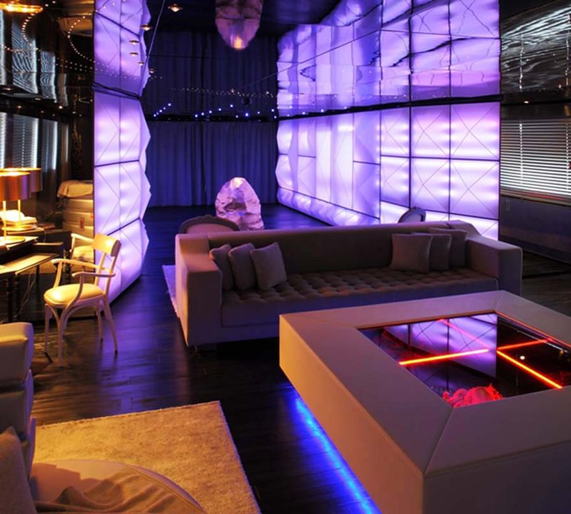 Salon Looking Aft