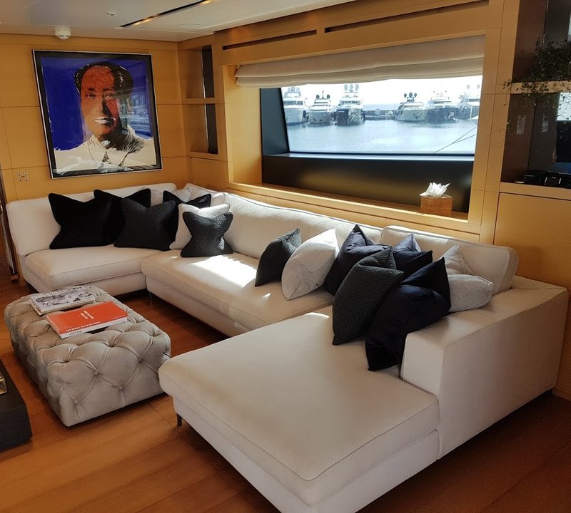 Salon Lounge