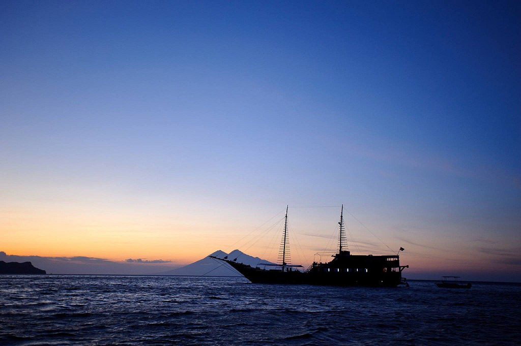 Samata Luxury Indonesian Phinisi Sunset