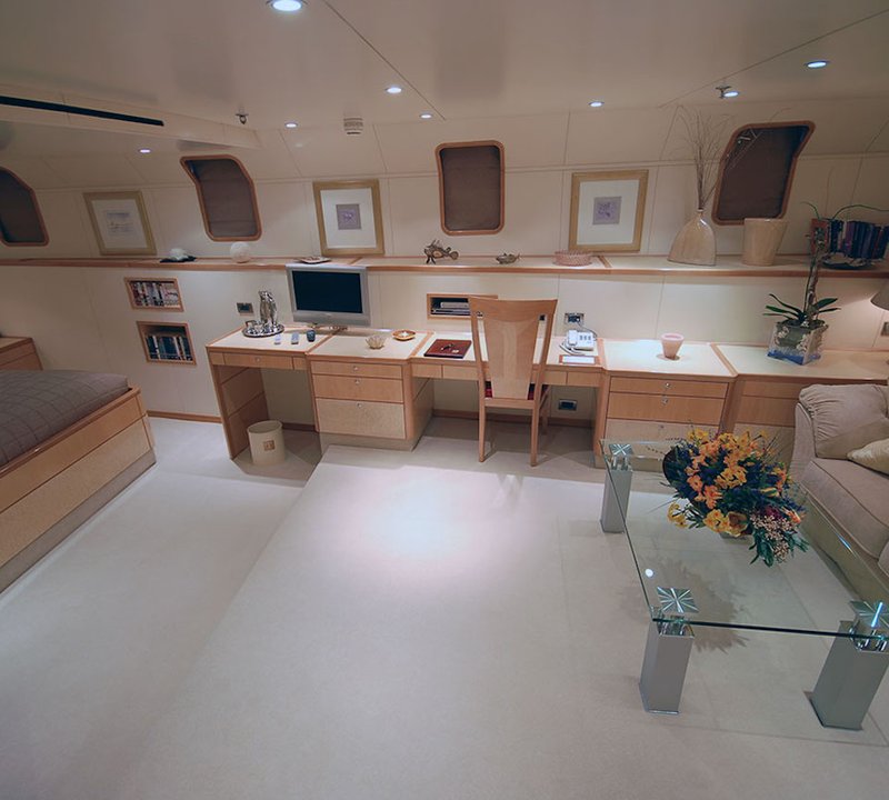 Shackleton Cabin - Study And Seating Area