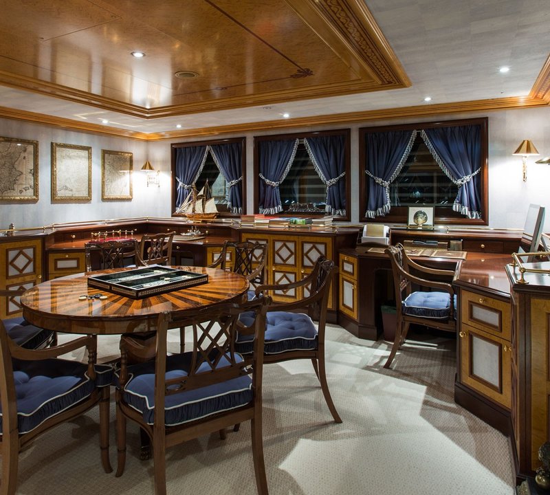 Studio : Office And Games Table