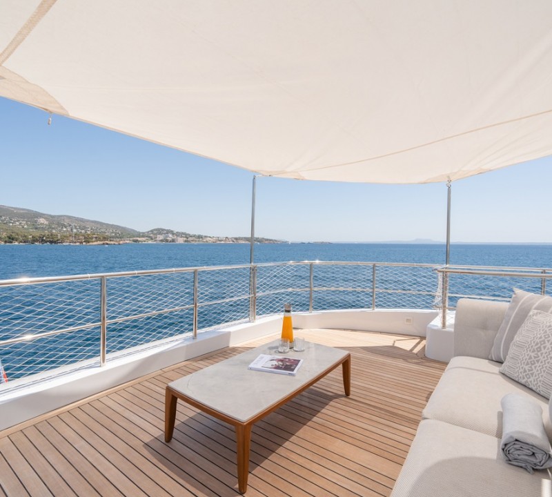 Sundeck Aft Nest