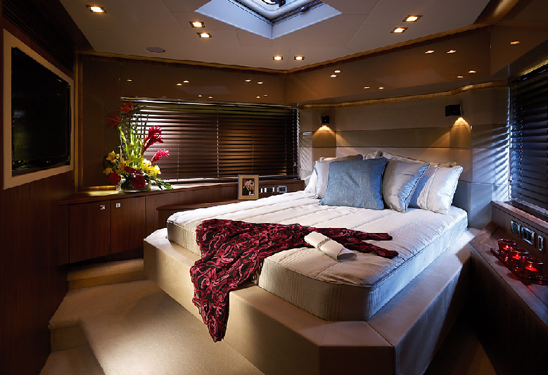 Sunseeker Predator 92 Sport Double Guest Cabin