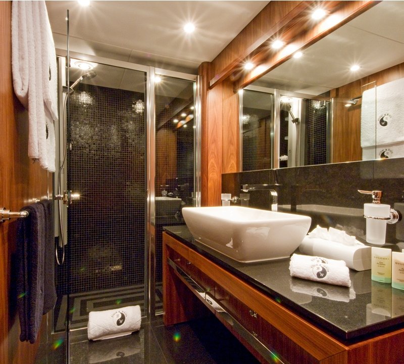 Sunskeeker Black and White - Ensuite