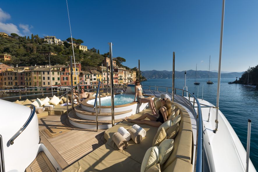 Super yacht THE WELLESLEY - Sundeck