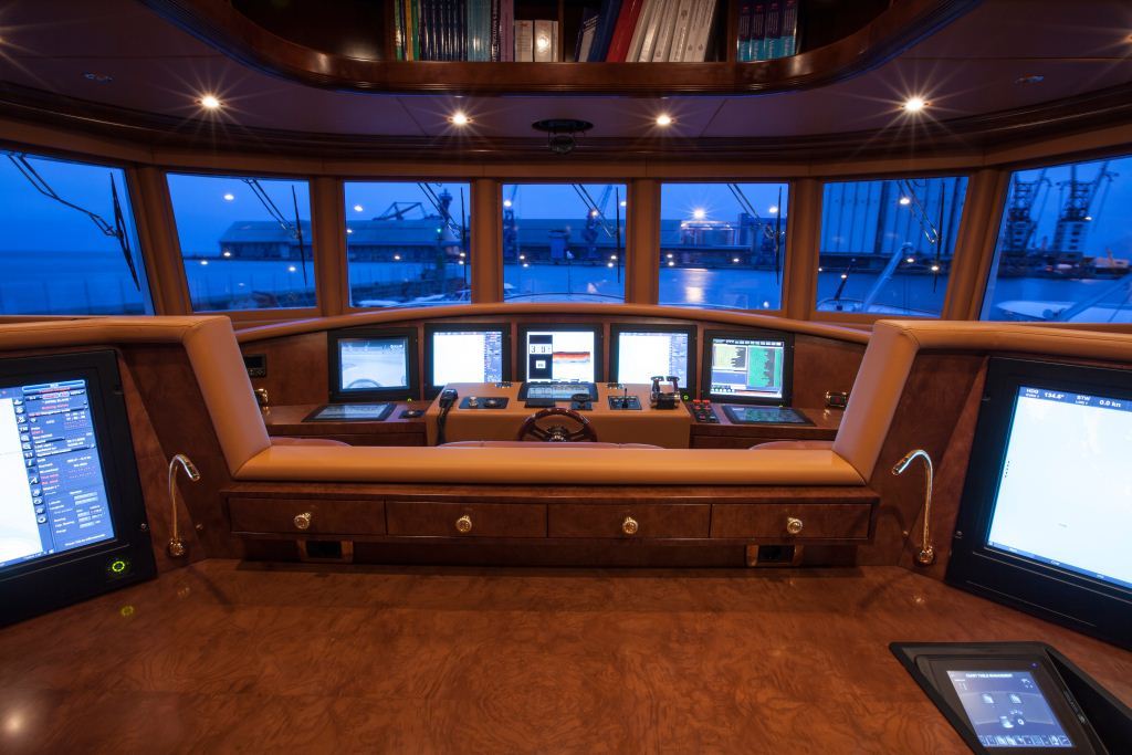 Superyacht PRIDE - Bridge